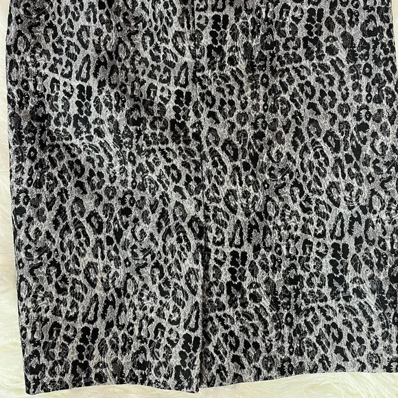 A metallic Kasper skirt in black, gray and silver.  It is a ladies size 6 - Picture 1 of 7